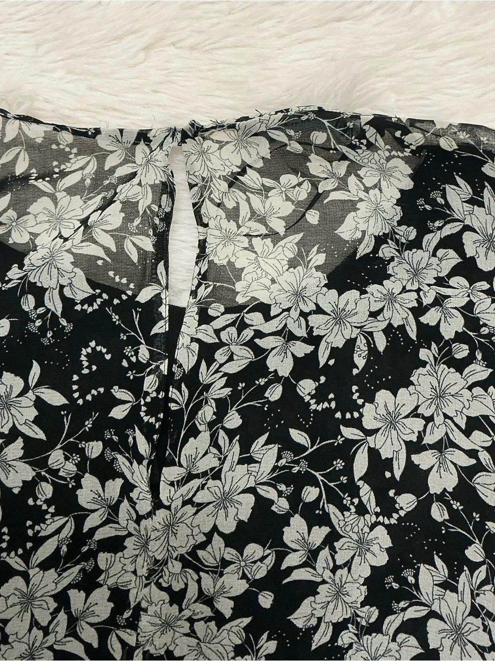 Zara-  Black and White Floral Sheer Long-Sleeve Crop Top - Picture 8 of 9